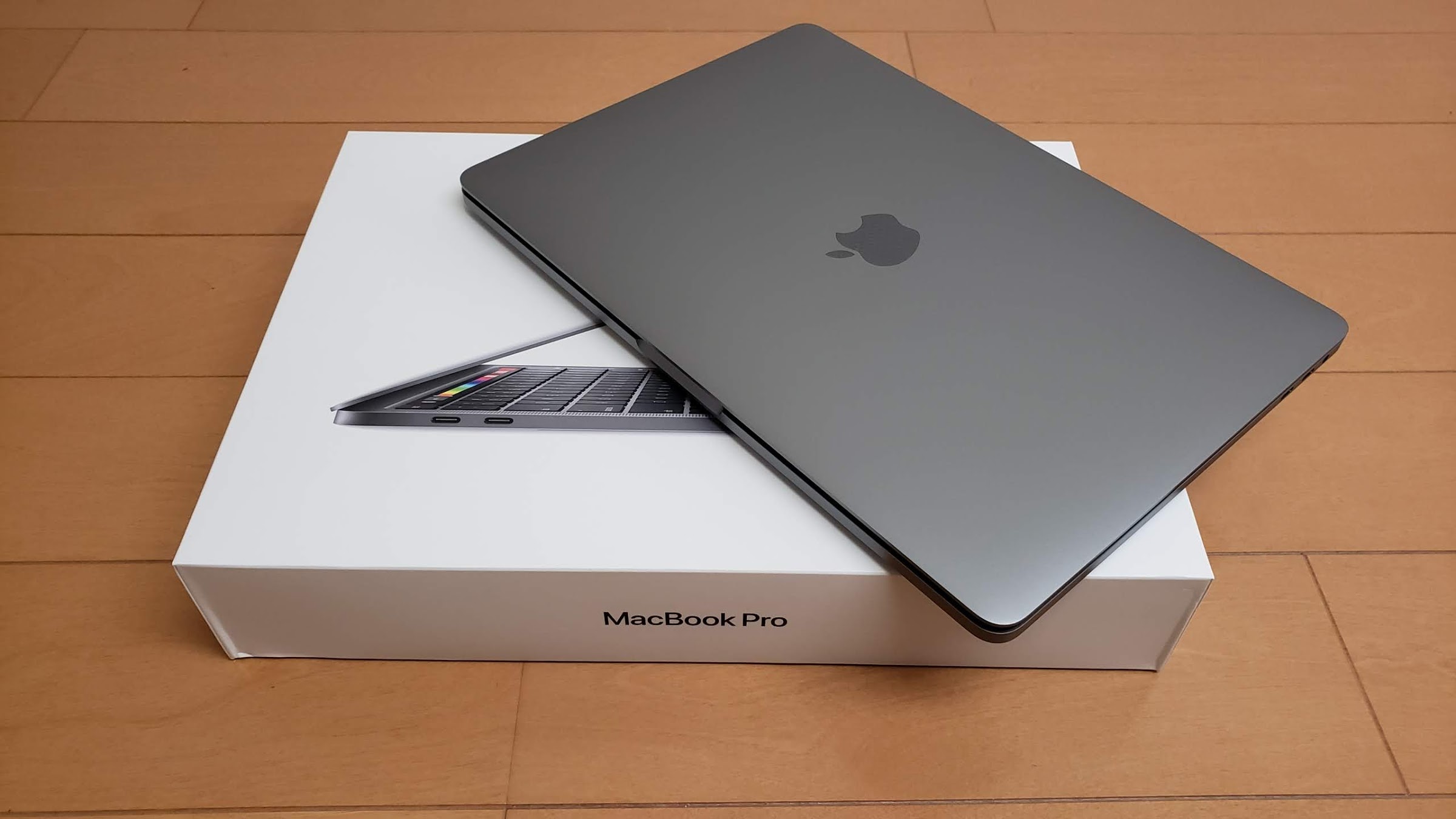 MacBook Pro 2020年モデル 13インチ シルバー-
